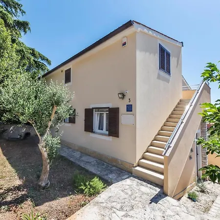 Daire Cozy In With Kitchen