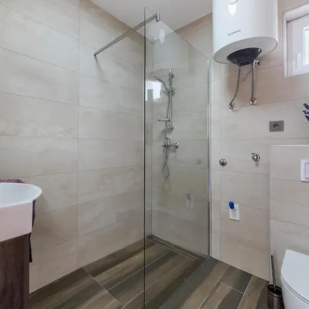 Cozy In With Kitchen Пула