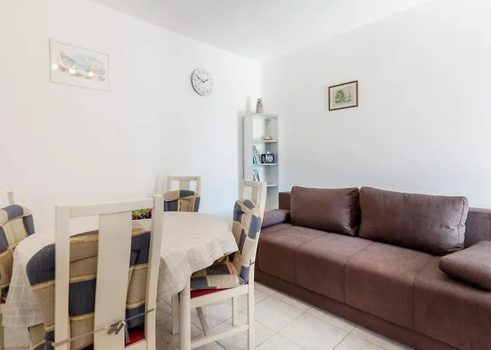 Apartment Cozy In With Kitchen Pula