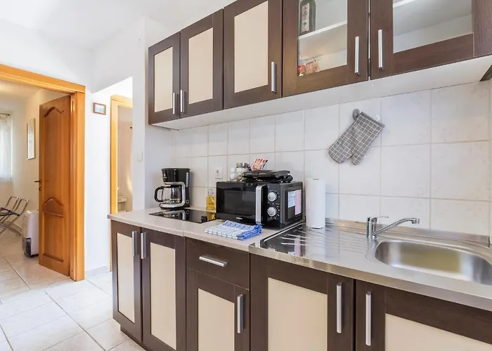 Cozy In With Kitchen Apartment *