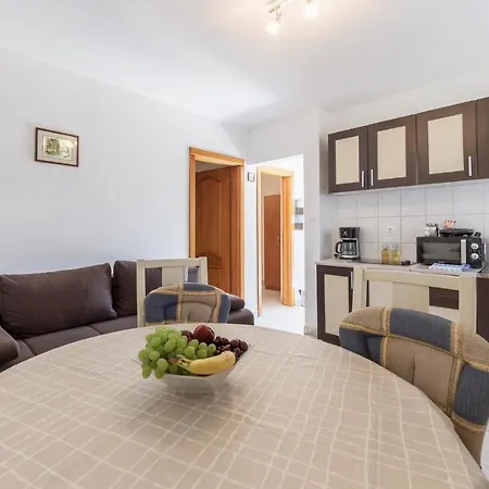 아파트 Cozy In With Kitchen